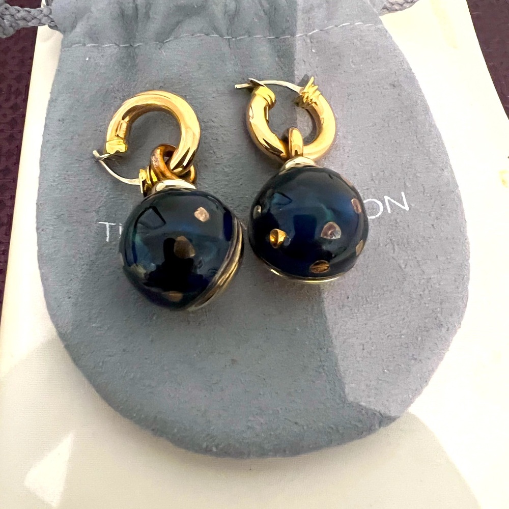 18kt gold and enamel vintage earring